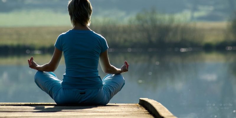 A woman enjoys yoga during holistic addiction treatment in Murfreesboro TN.