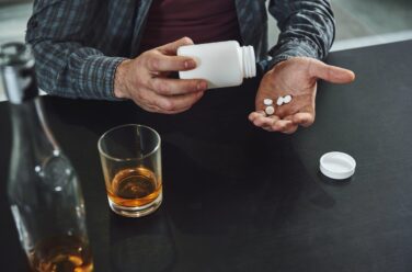 What happens When You Mix Sleeping Pills With Alcohol?