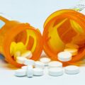 Percocet vs. Hydrocodone: Key Differences, Similarities, and Risks