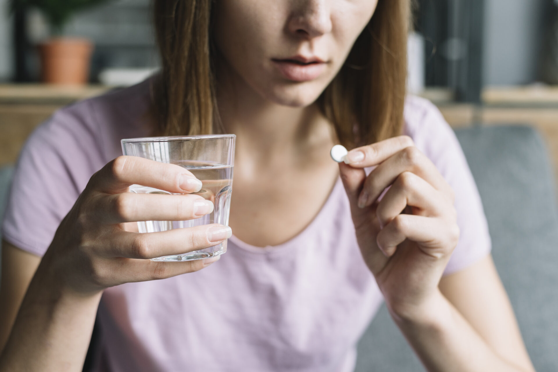 Person holding prescribed medication while learning about opioid dependence
